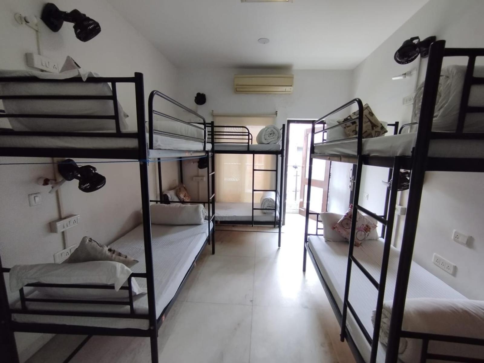 A Sleepy Fox Hostel New Delhi Exterior photo