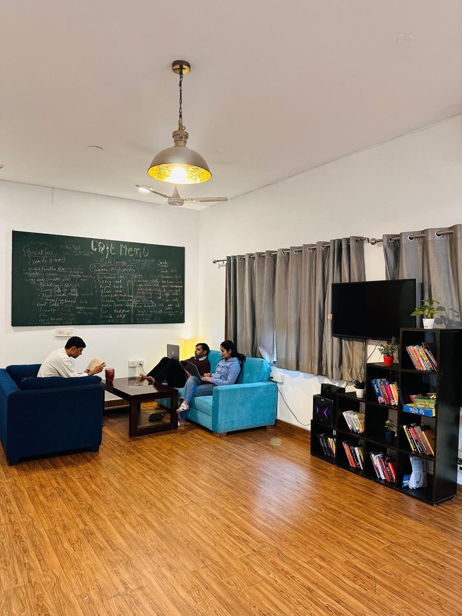 A Sleepy Fox Hostel New Delhi Exterior photo
